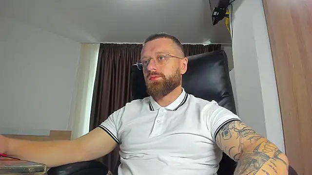 XXX chat uživo modela Findom_guy