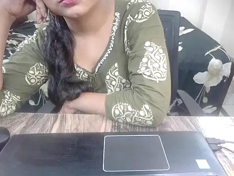 Bold-Divya1's Live XXX Chat