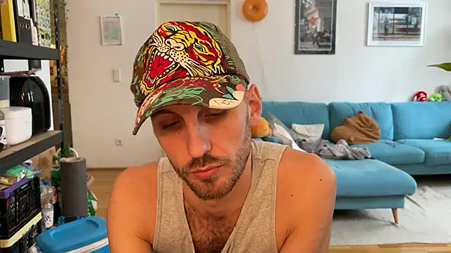 leonmortis666 Adlı Modelin Canlı XXX Sohbeti