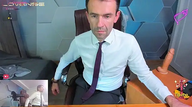 SteveTiger live XXX chat