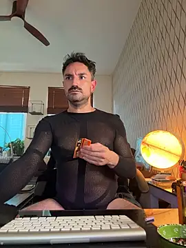 XXX chat uživo modela tomz0819