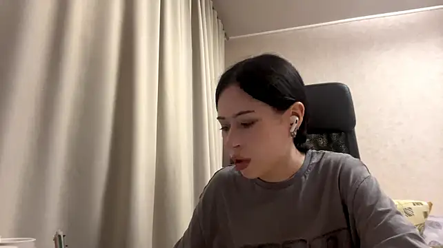 AteEtonian Chat XXX live