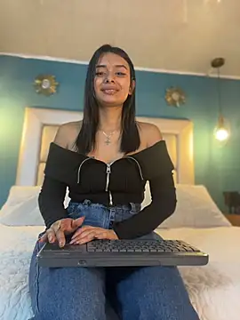 Ivonny_x Adlı Modelin Canlı XXX Sohbeti