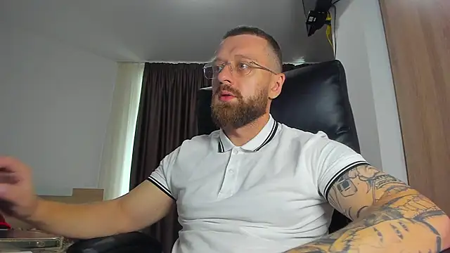 Živý XXX chat Findom_guy