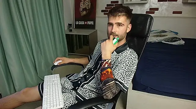 KyloEast Live XXX-Chat