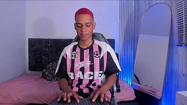 luccas_lowee Adlı Modelin Canlı XXX Sohbeti