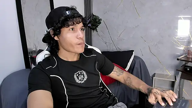 MaximilianRoth Show in webcam