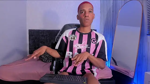 Chat +18 de luccas_lowee ao vivo