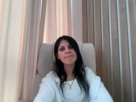 InjaAtHome Adlı Modelin Canlı XXX Sohbeti