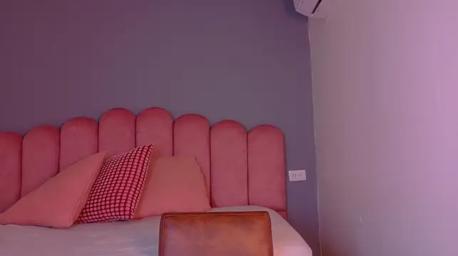 MiiaaVelvett__ লাইভ XXX চ্যাট