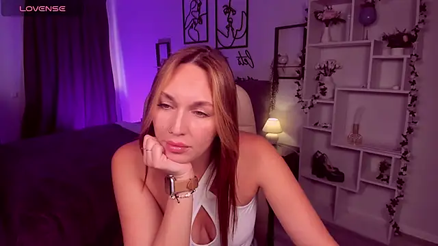EvieMagical Adlı Modelin Canlı XXX Sohbeti