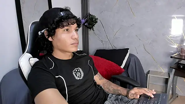 MaximilianRoth Live XXX-Chat