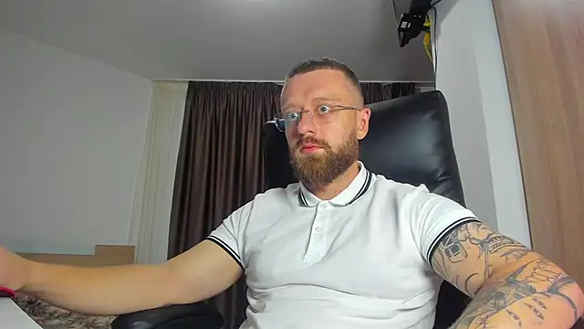 Findom_guy Adlı Modelin Canlı XXX Sohbeti