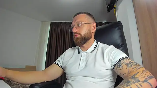 XXX chat uživo modela Findom_guy