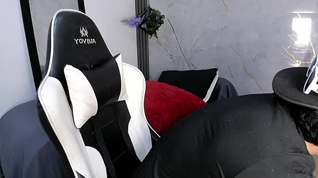 MaximilianRoth Live XXX-Chat