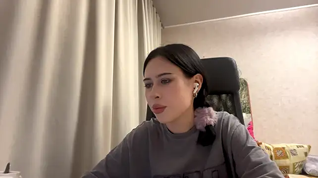 AteEtonian Chat XXX live