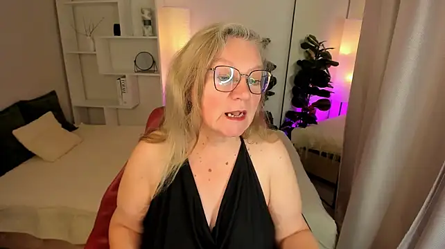 NataliMellow Adlı Modelin Canlı XXX Sohbeti