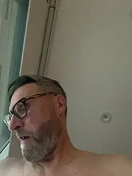 alwaysyoursmommy Show in webcam