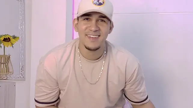 Massimo_11 Live XXX Chat