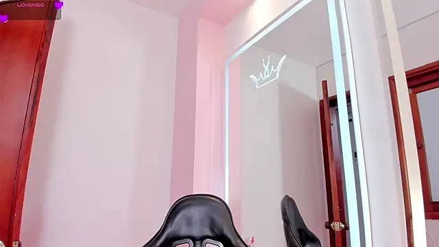 XXX chat uživo modela mazedivinne