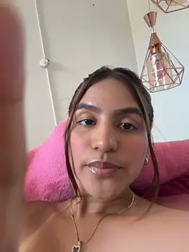 ViankaRose Adlı Modelin Canlı XXX Sohbeti