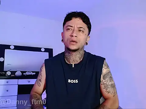 Dannystone2 Live XXX-Chat