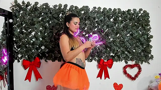 DestinyHills' Live XXX Chat