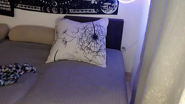 AlienforTwenty Live XXX-chat