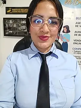 צ'אט XXX בשידור חי של MAYE__13