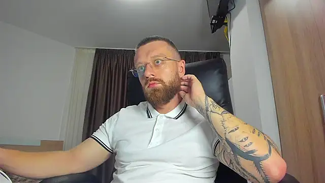 Findom_guyのライブXXXチャット