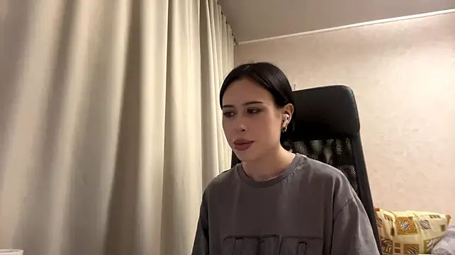 AteEtonian Adlı Modelin Canlı XXX Sohbeti