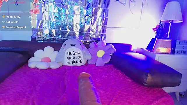 kittyblooms Adlı Modelin Canlı XXX Sohbeti