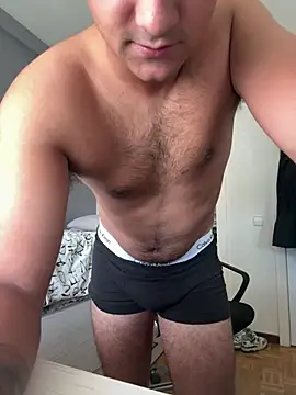 Seeeergio17 Show in webcam