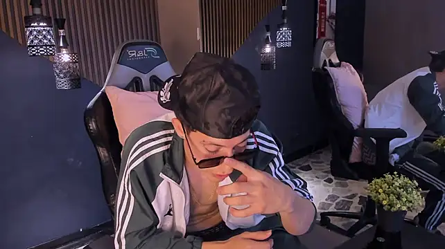 Chat XXX en directo de TheGhostforeeonss