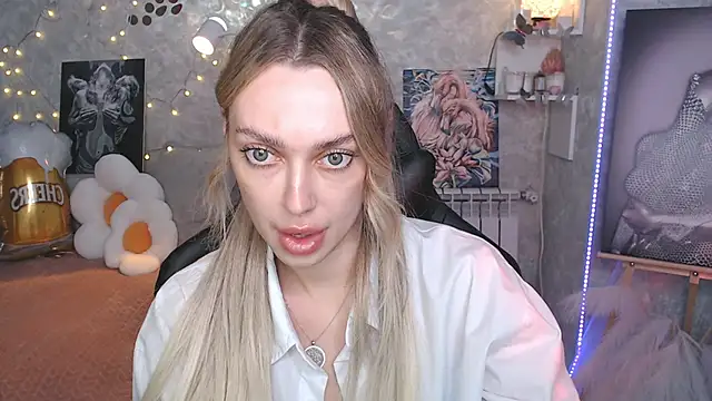 NickyAdamidi élő XXX-chatje