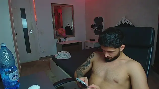 TroyWadee XXX чат на живо
