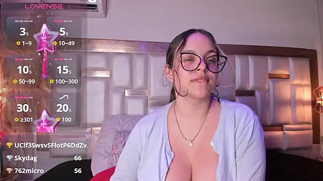 Chatroom XXX en direct de KateMoorex