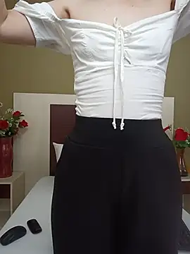 AliceRossi XXX чат на живо
