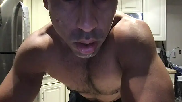 Chat XXX en directo de BigGuyMuscle