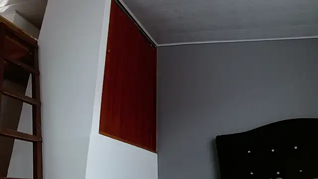 Emilia_1995's Live XXX Chat