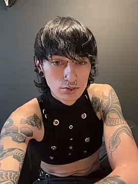 Chatroom XXX en direct de GothSadist