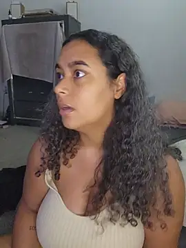cinnaminnie Adlı Modelin Canlı XXX Sohbeti