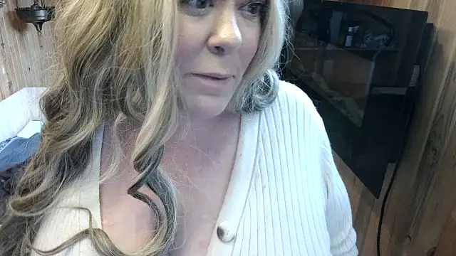 BrookeRides' Live XXX Chat
