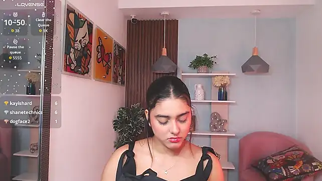 _Lucy_Grey_ Adlı Modelin Canlı XXX Sohbeti