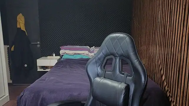 skinny-bwc's Live XXX Chat