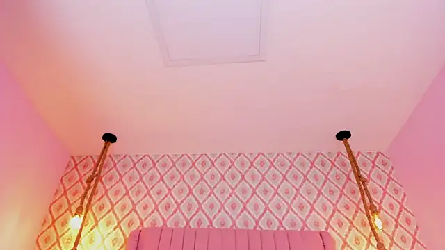ZOE_COLLINS4's Live Chat Room