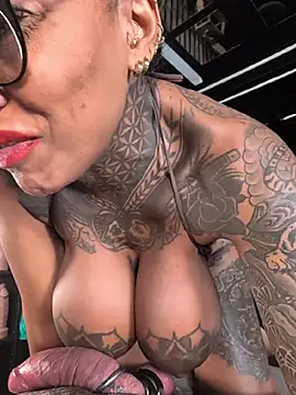 XXX chat uživo modela DarkDea