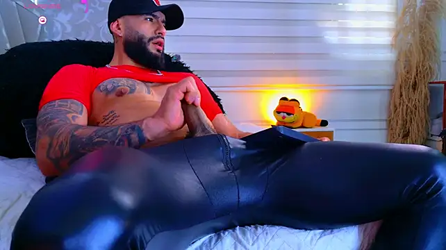 leocross11 Adlı Modelin Canlı XXX Sohbeti