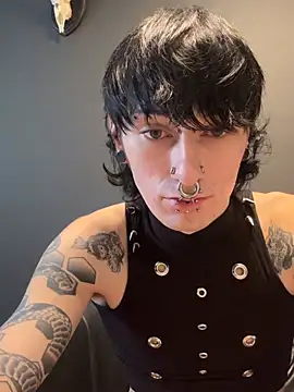 Chatroom XXX en direct de GothSadist