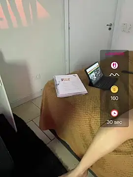 Chat +18 de sweetchloe__ ao vivo